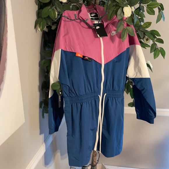 Nike Sportswear Icon Clash Womens Woven Track Jacket - Picture 2 of 9